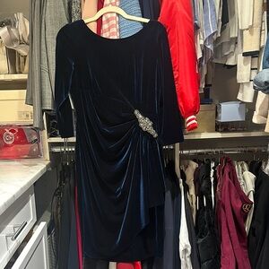 Elegant Blue Velvet Dress with Embellishment